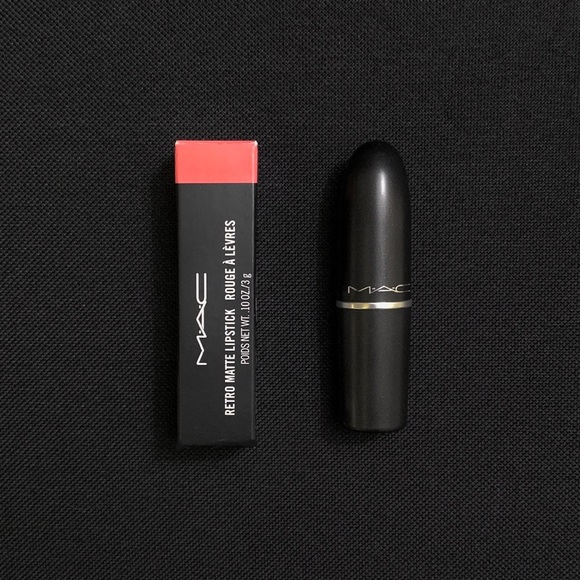 MAC Runway Hit Retro Matte Creamy Lipstick — Full Size .1 oz - Picture 1 of 5